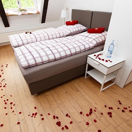 Pension Altes Burghotel Neustadt-Glewe Exterior foto